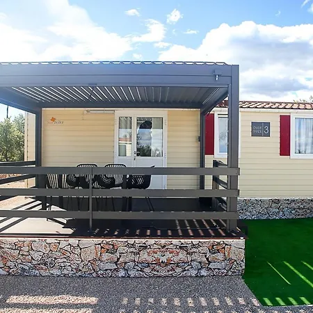 Auto-kamp Dvije Suze 3 *