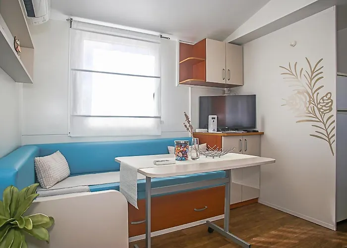 Auto-kamp Dvije Suze 3 캠프장 Bristane